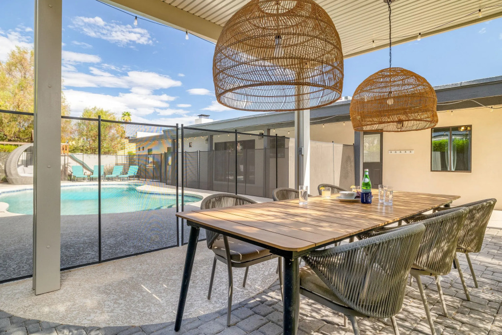 White Agate by Avantstay Pool + Spa + Putting Green Playground + Outdoor Dining Minutes to Kierland