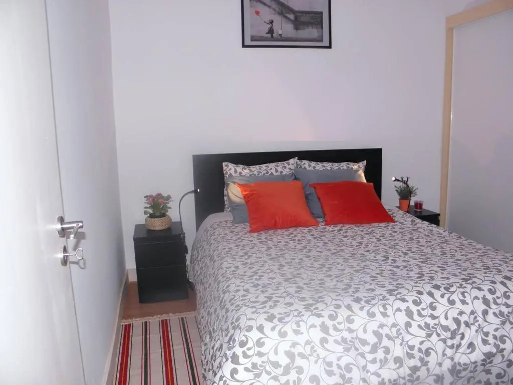Sunny orange garden apartment in central Lisbon
