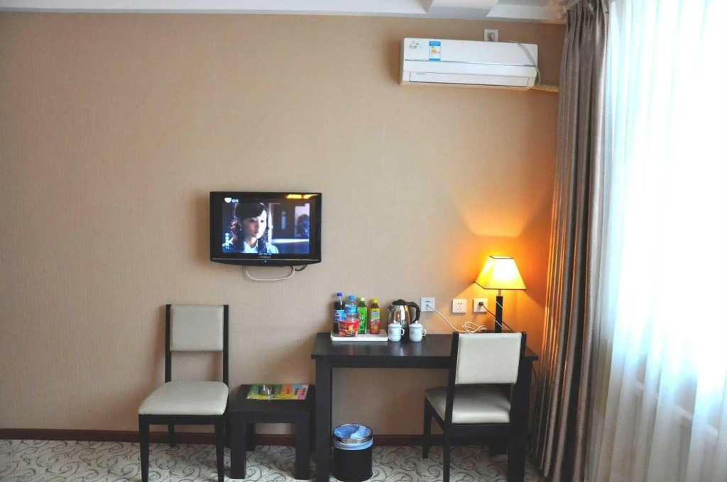 Dalian Yijia Business Hotel