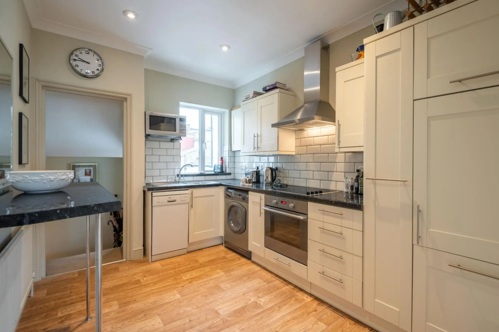 Traditional Fulham Home Close to the River Thames by Underthedoormat