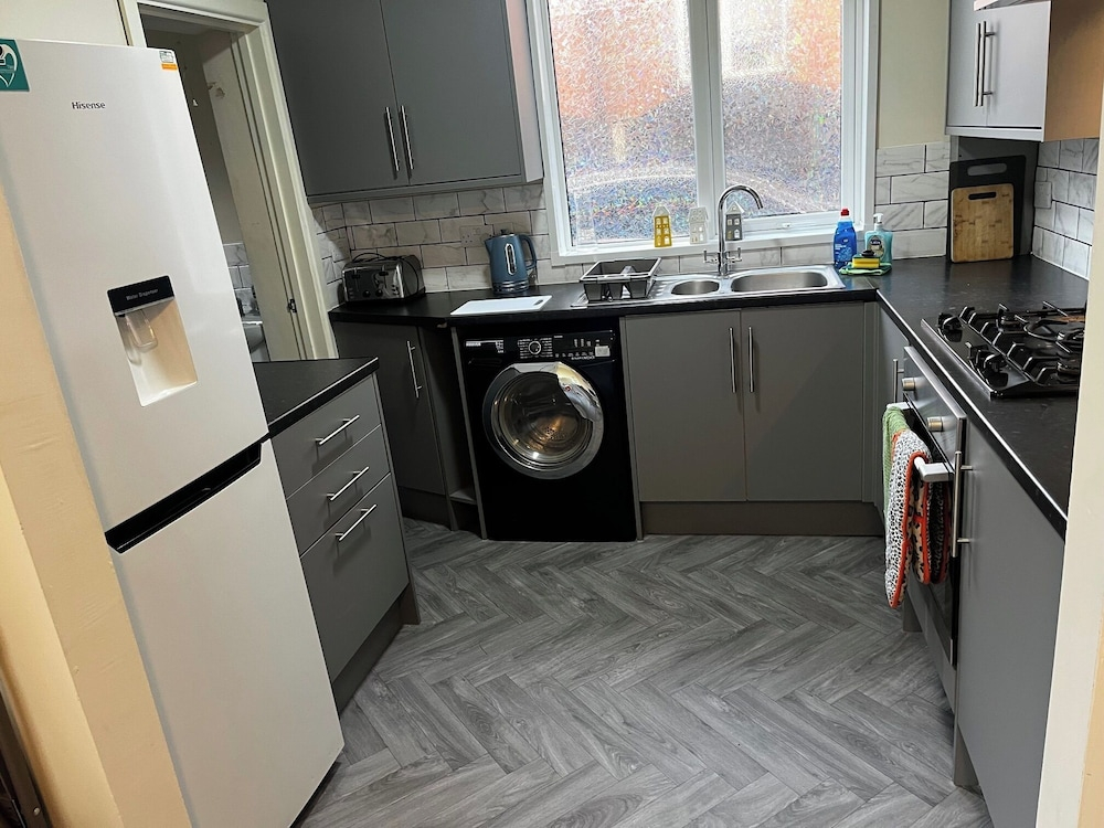 Derby House - Perfect for Contractors/groups