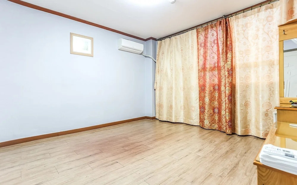 Sokcho Two Wheels Motel