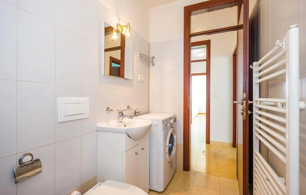 Beautiful Home in Icici With Wifi and 3 Bedrooms