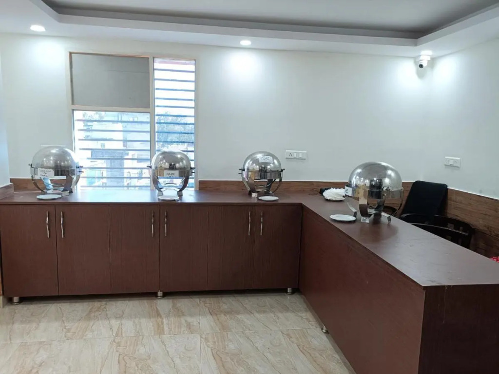 Airport Hotel Shivaka Inn