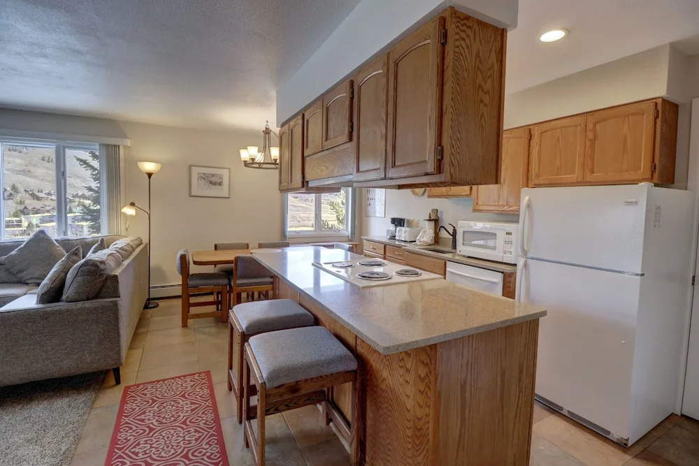 Cc19 Chateau Claire 2 Bedroom Condo by RedAwning