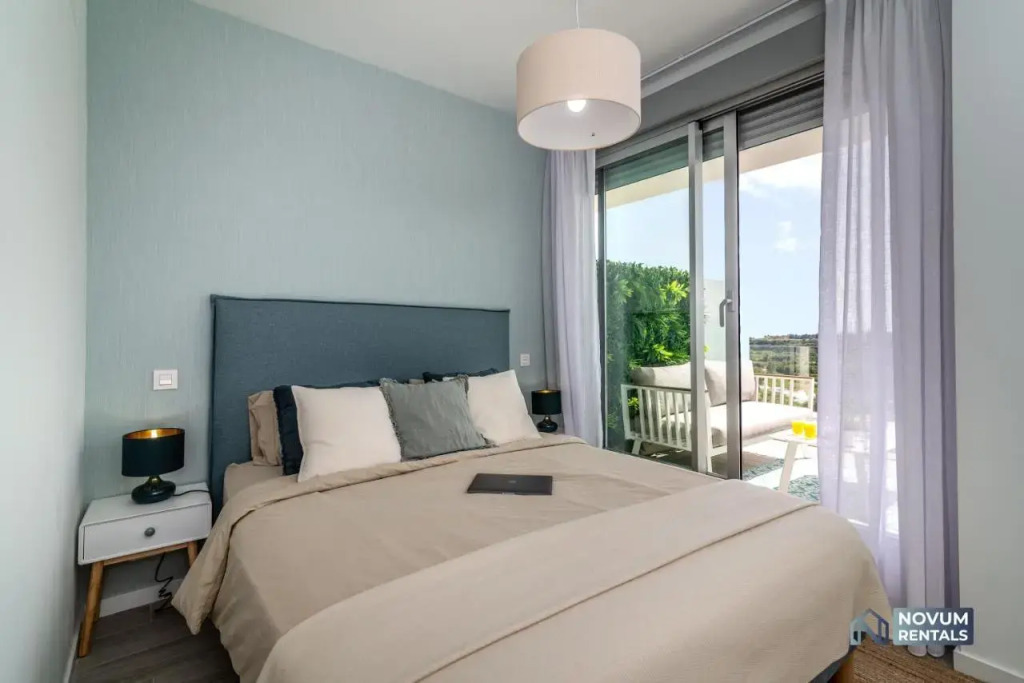 Newly Built 3-BDRM Luxury Apt w/ Stunning Sea Views