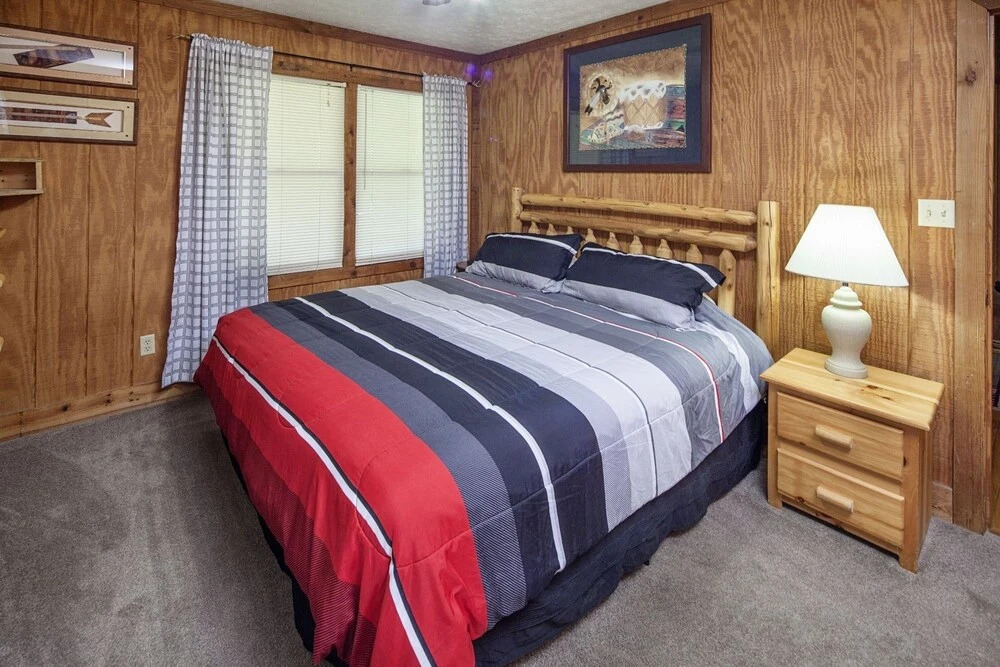 Er31 - Grandma And Granpaws Place - Great Location - Close To Parkway In Pf 2 Bedroom Cabin by RedAwning
