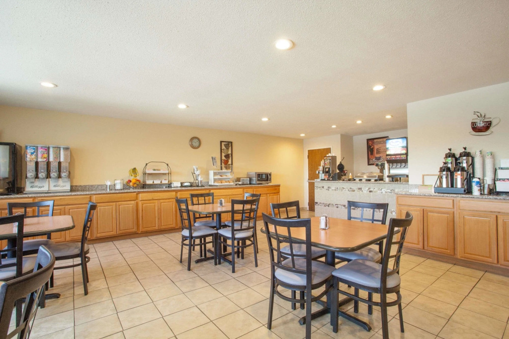 Apm Inn & Suites