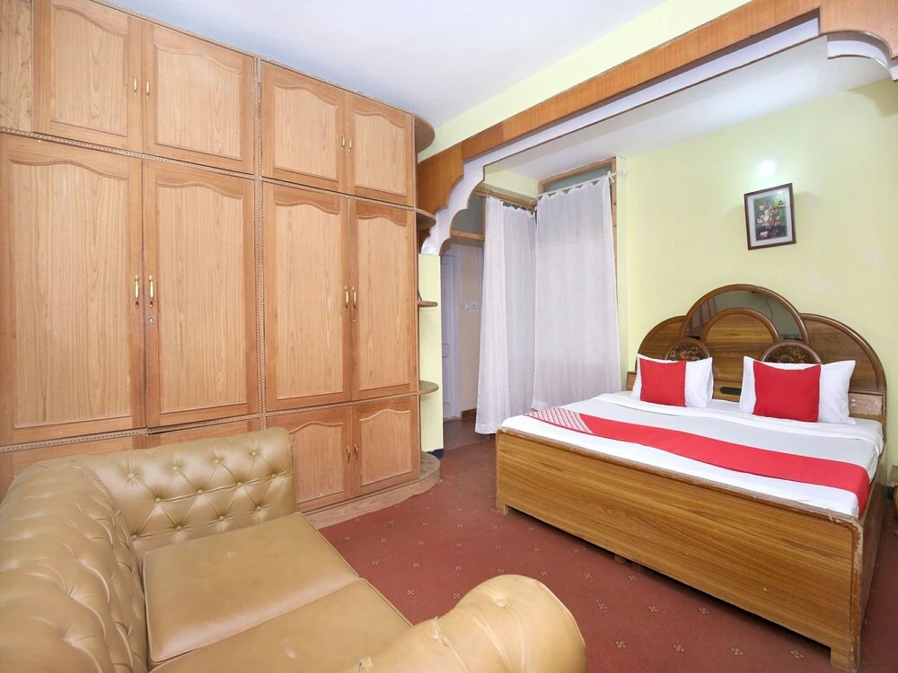 OYO 12858 Home 3BHK The Pavalion