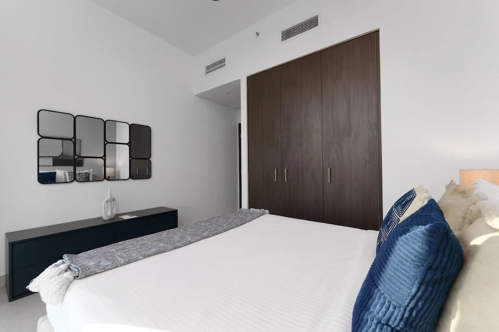 Maison Privee - Luxury Apt with Burj Khalifa Vw & Direct Mall Access