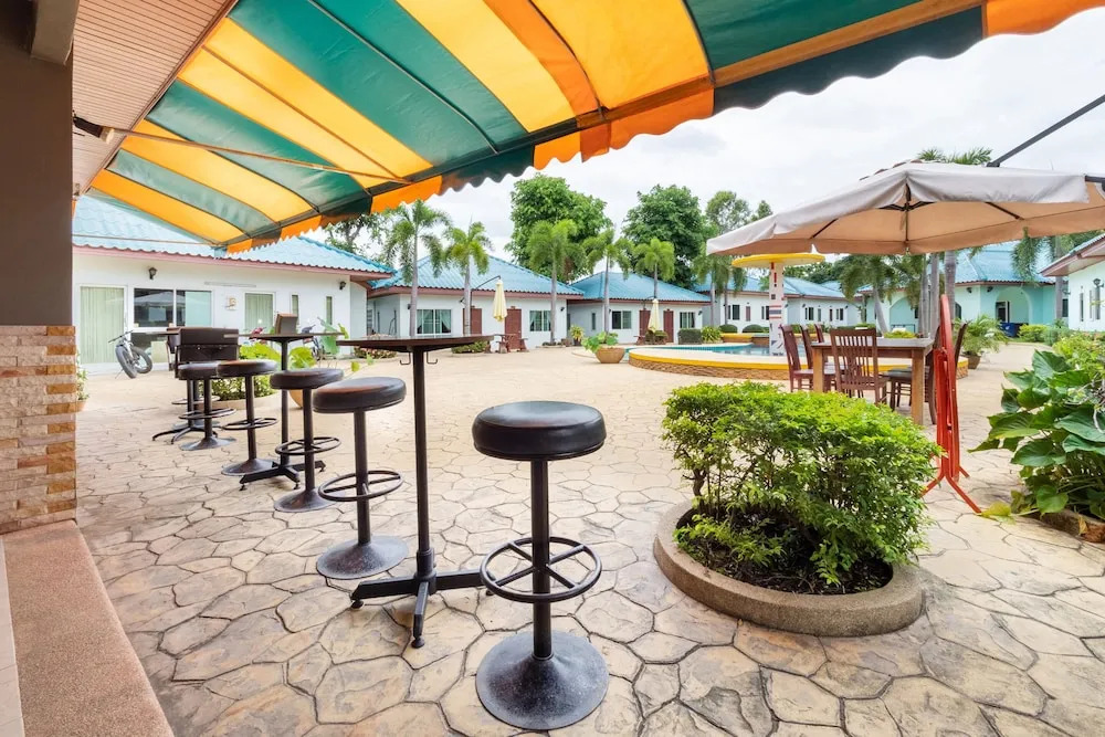 Rendezvous Resort Pattaya(รองเดวู รีสอร์ท พัทยา)