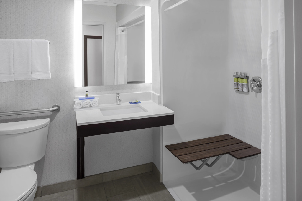 Holiday Inn Express & Suites Asheville SW - Outlet Ctr Area by IHG