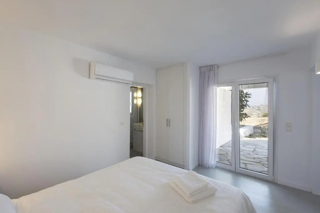 67sq meters modern apartment with a swimming pool and sea view in Koundouros