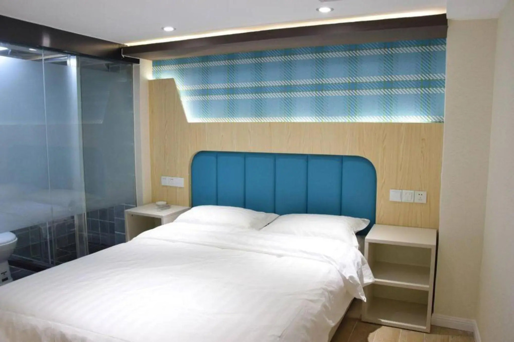 You N Hotel (Qingdao Wanjia Plaza Taitung Metro Station)