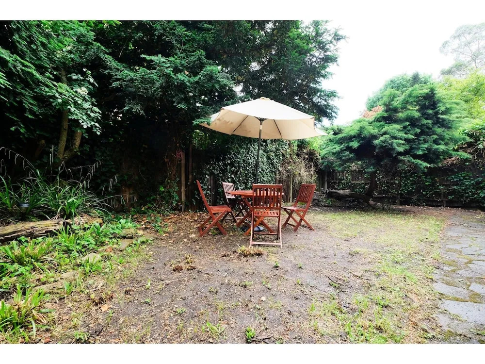 Modern 2 BR Flat in Bedford Park