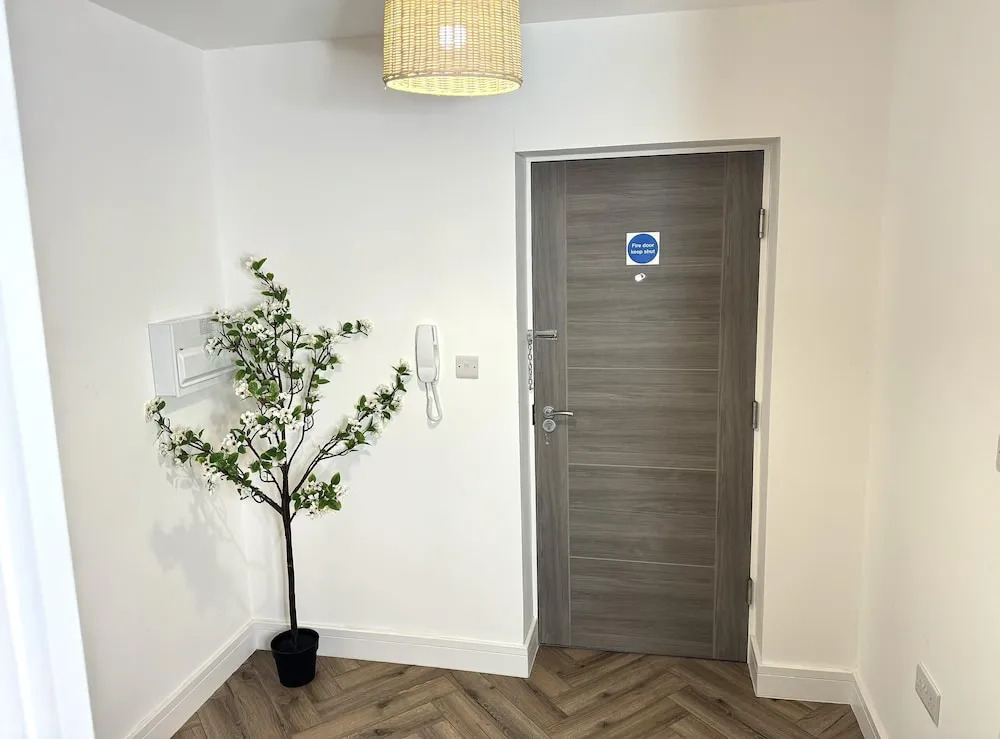 Birmingham City 2 Bedroom Apartment - Free Parking
