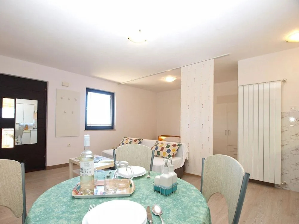 Apartments Eddi 66