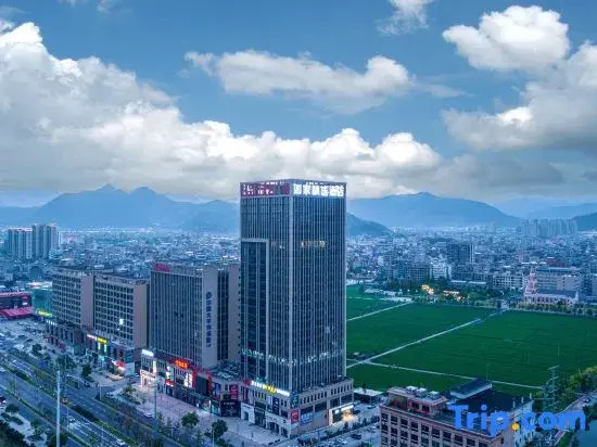 Homeinn Plus Hotel (Wenzhou Yueqing Hongqiao Yueqing East Station)