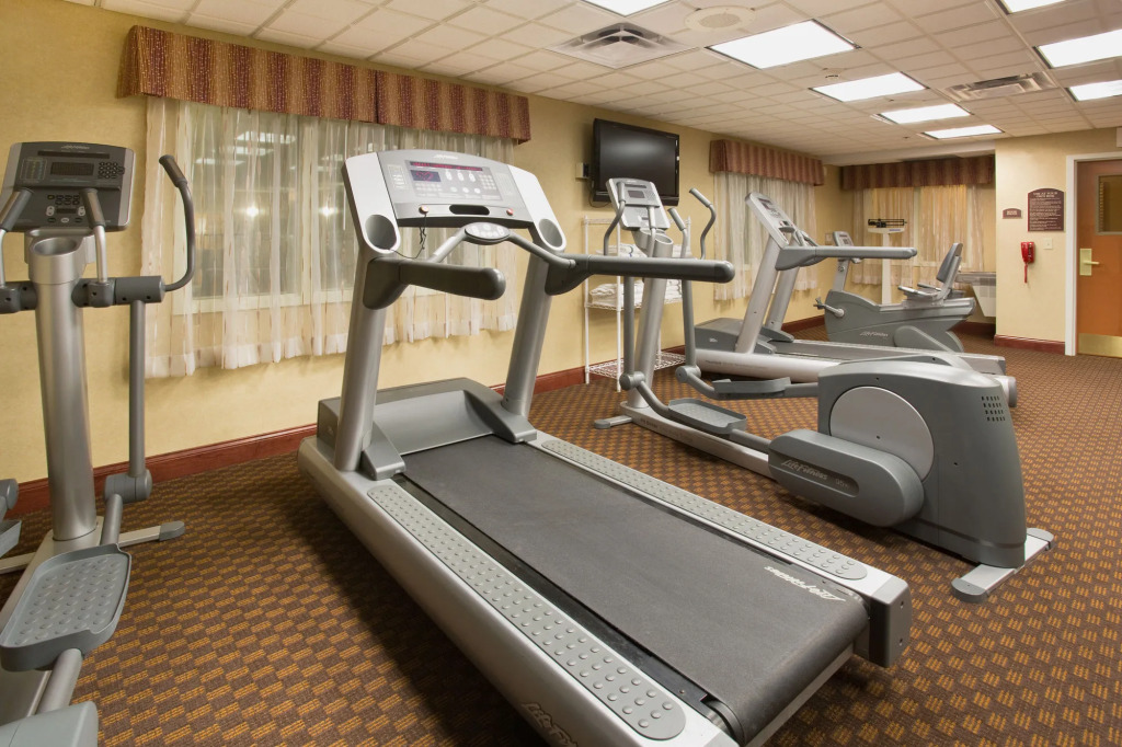 Holiday Inn Express & Suites Mitchell by IHG