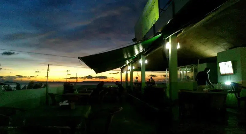 Big Johns Chil-axn Hostel & BBQ