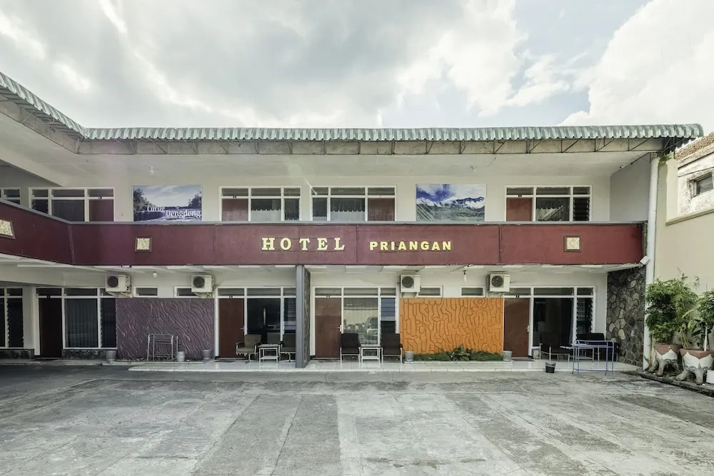 Hotel Priangan by OYO Rooms