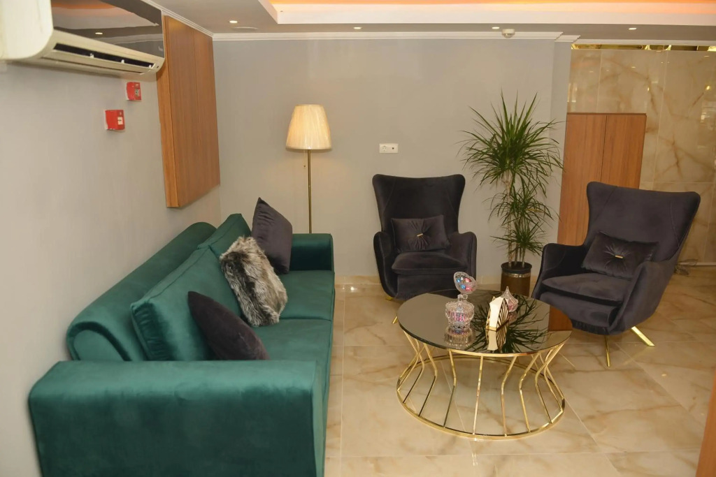 Pure Diamond Hotel