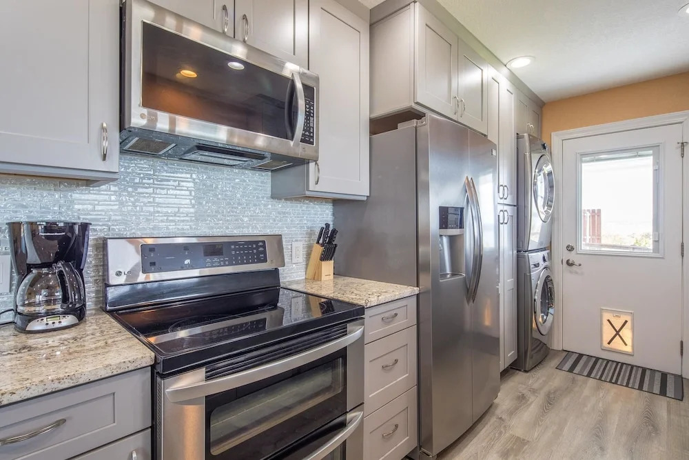 LEDGEROCK POINTE - 3 Br Home