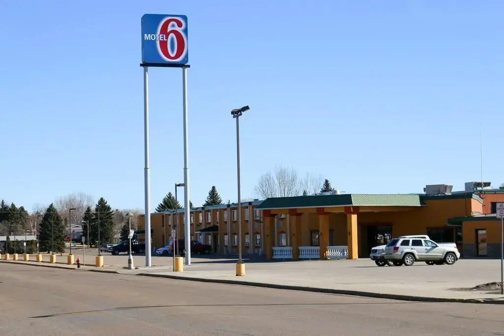 Badlands Inn & Suites