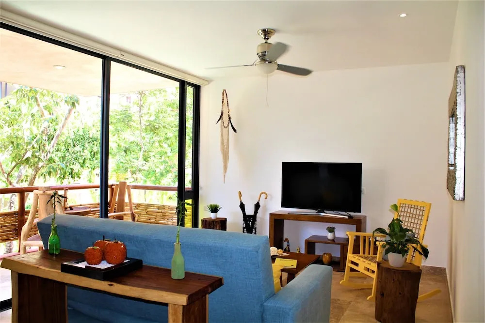 Profound relaxation in 2BR Condo with pool view by Happy Address