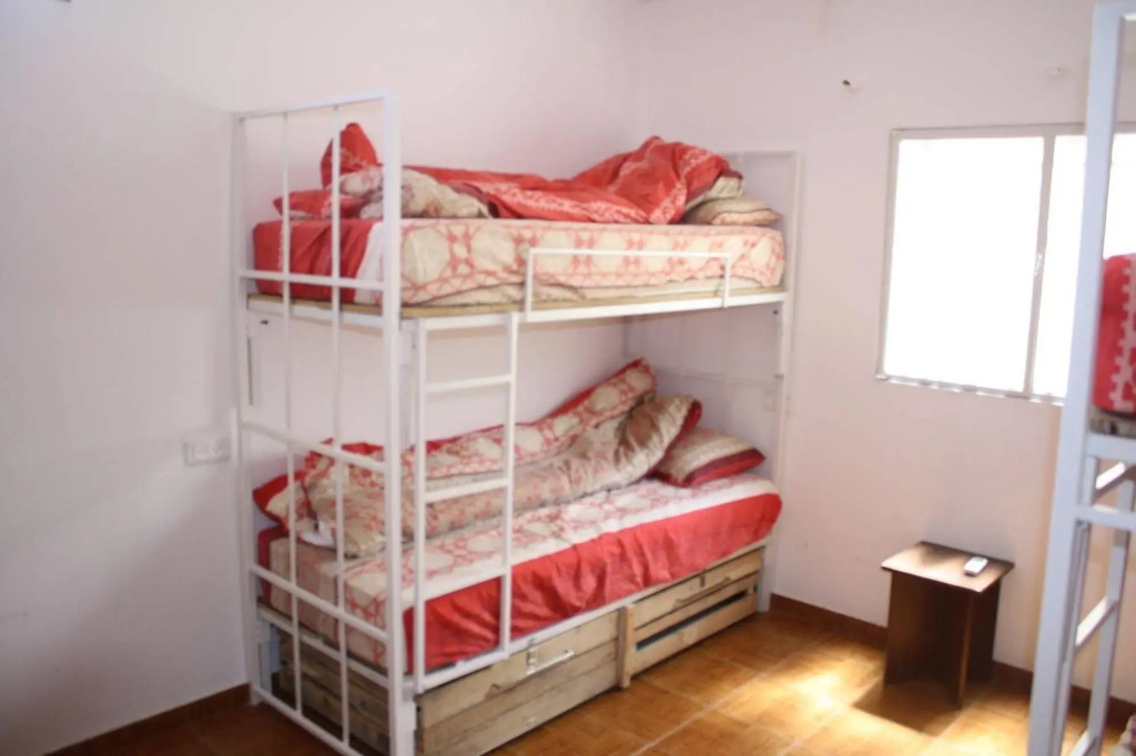 Al Yakhour Hostel