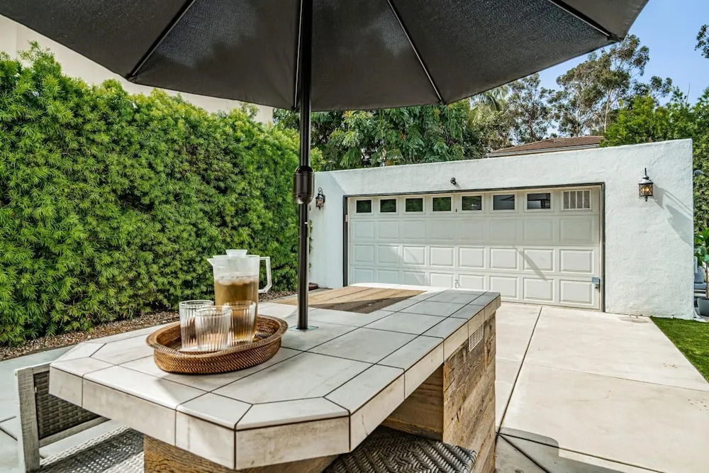 Spacious 5 BR Near Heart of South Park