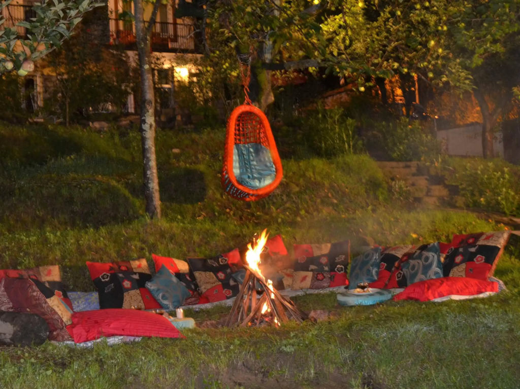 Sparsh Resort, A Boutique Stay - Just 2kms uphill from Mall Road, near Old Manali