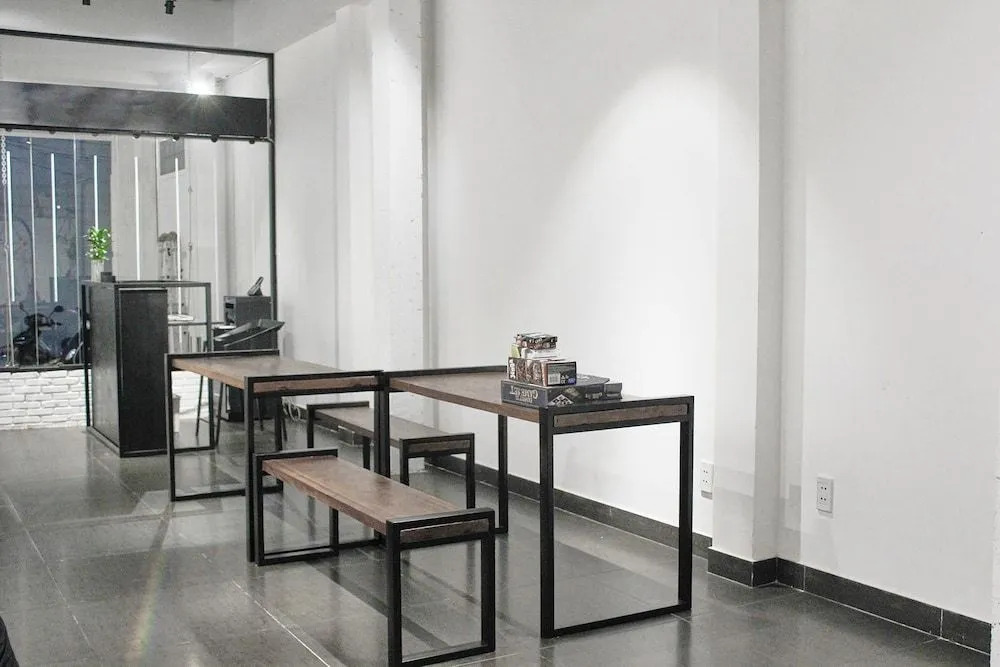 Pin Poshtel