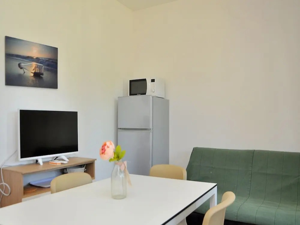 Modern Flat With Terrace for 5 Guests - Beahost