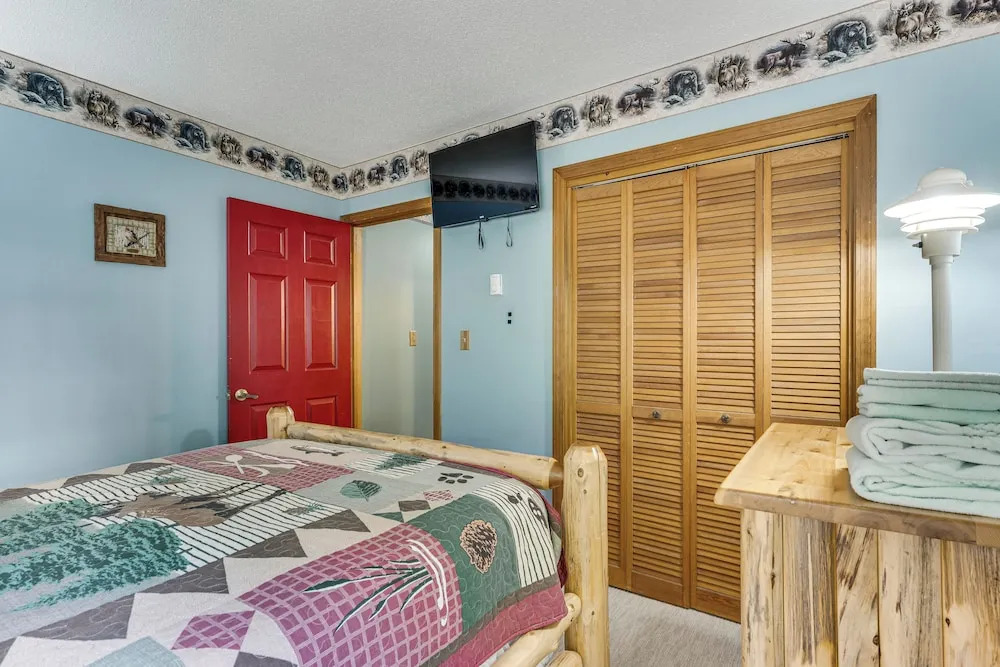 Riverfront Retreat w/ Deck: 1 Mi to Loon Mtn!
