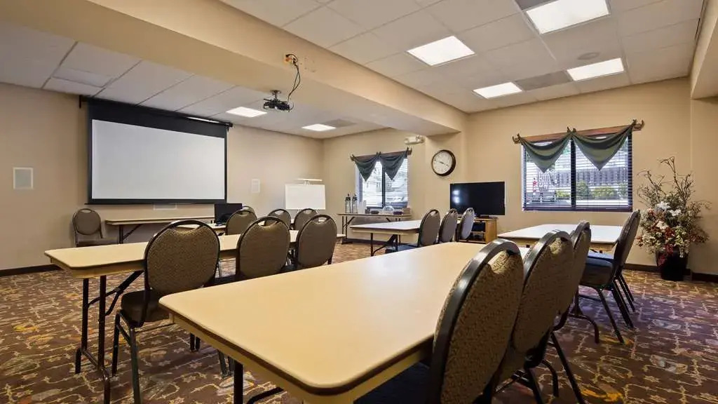 Best Western Plus Country Inn & Suites