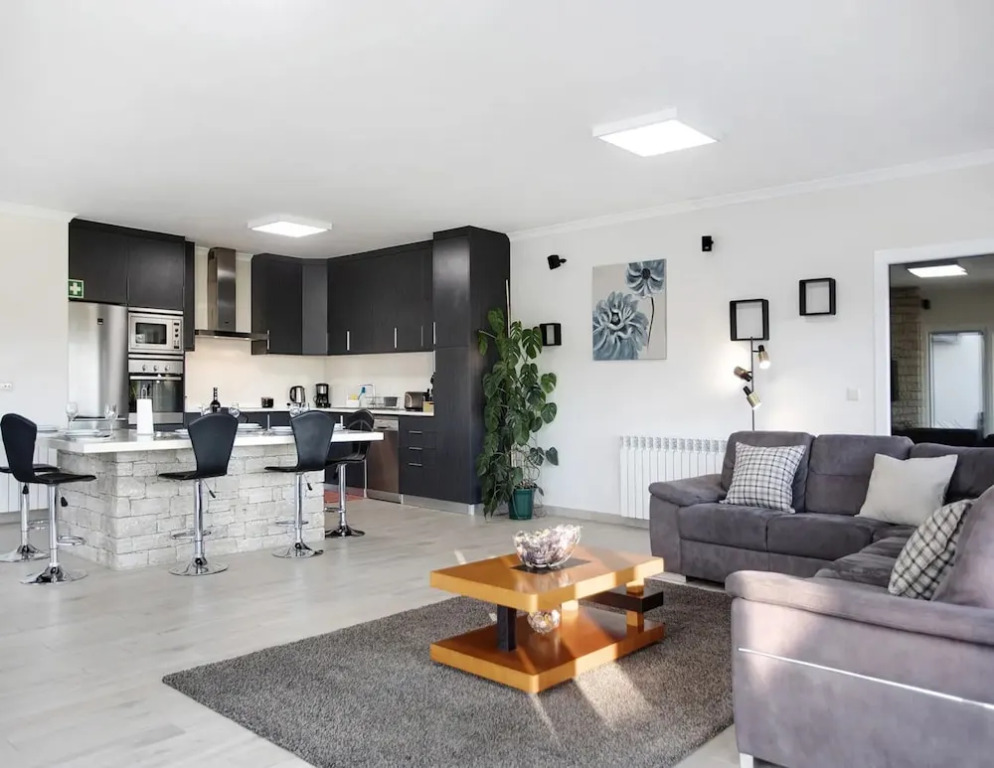 Spacious Villa in Salir de Mato With Private Pool, Terrace