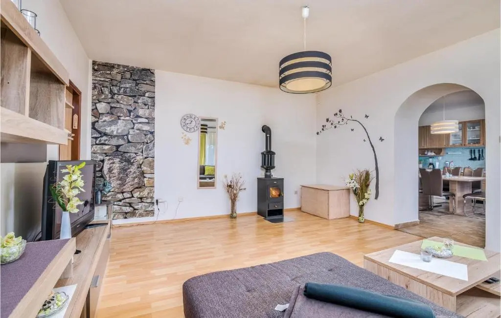 Nice Apartment in Skrpcici With Wifi and 3 Bedrooms