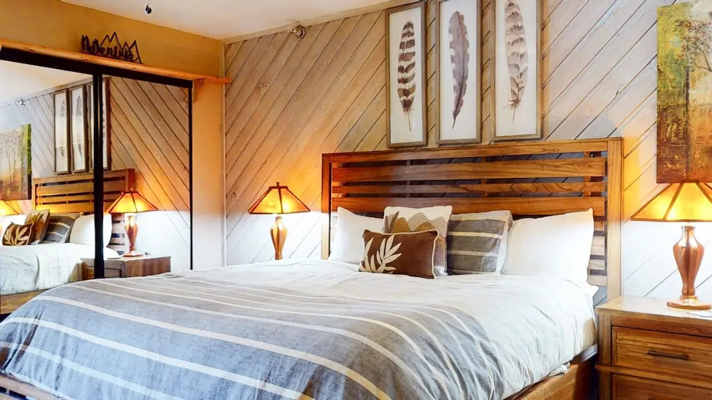 Aspen Creek #227 1 Bedroom Condo by RedAwning