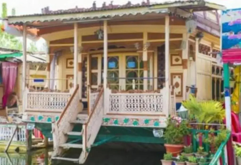 New minar group of houseboats