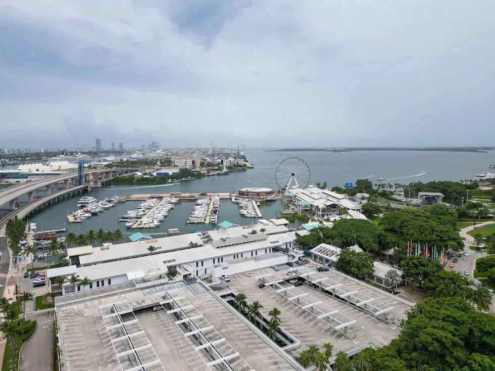 Orange Crush Cozy Downtown Miami Pool and Gym