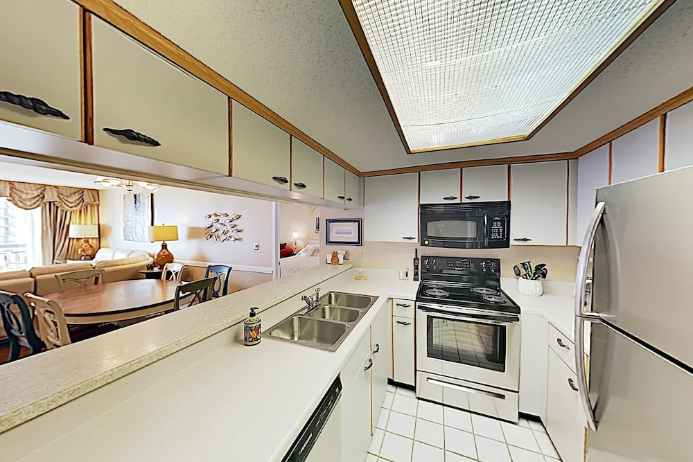 New Listing! Oceanfront Escape W/ Pool, Epic Views 3 Bedroom Condo
