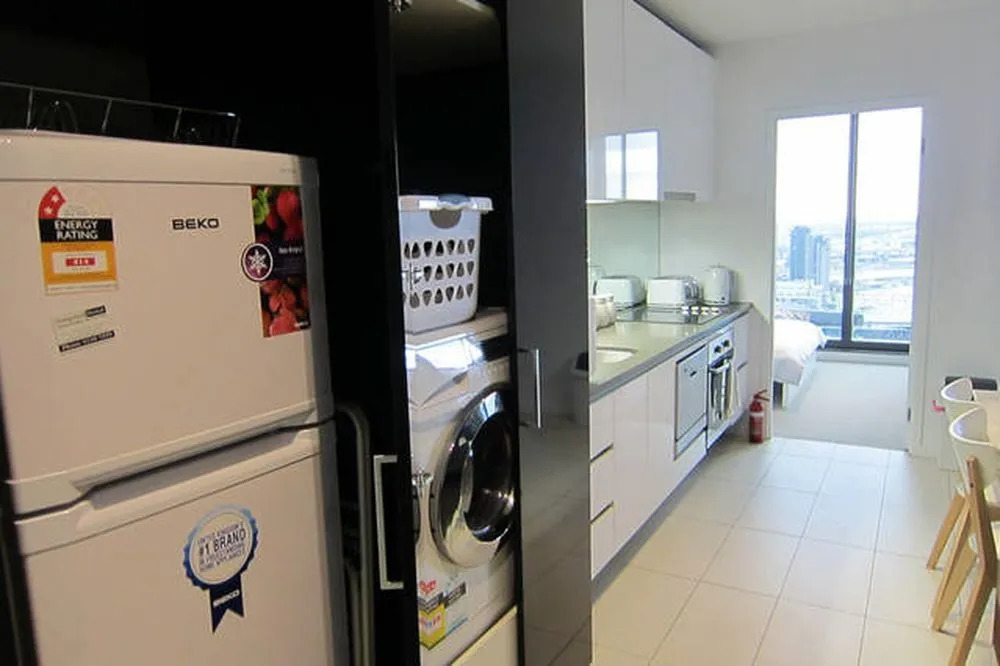 C3CBD Melbourne Apartment
