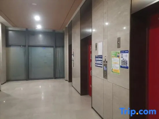 Xiamen Three Travelers E-sports Apartment (Xiamen North Railway Station)