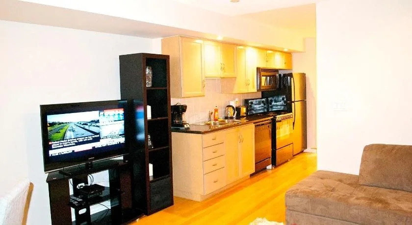 Royal Stays Suites - Blue Jays Way