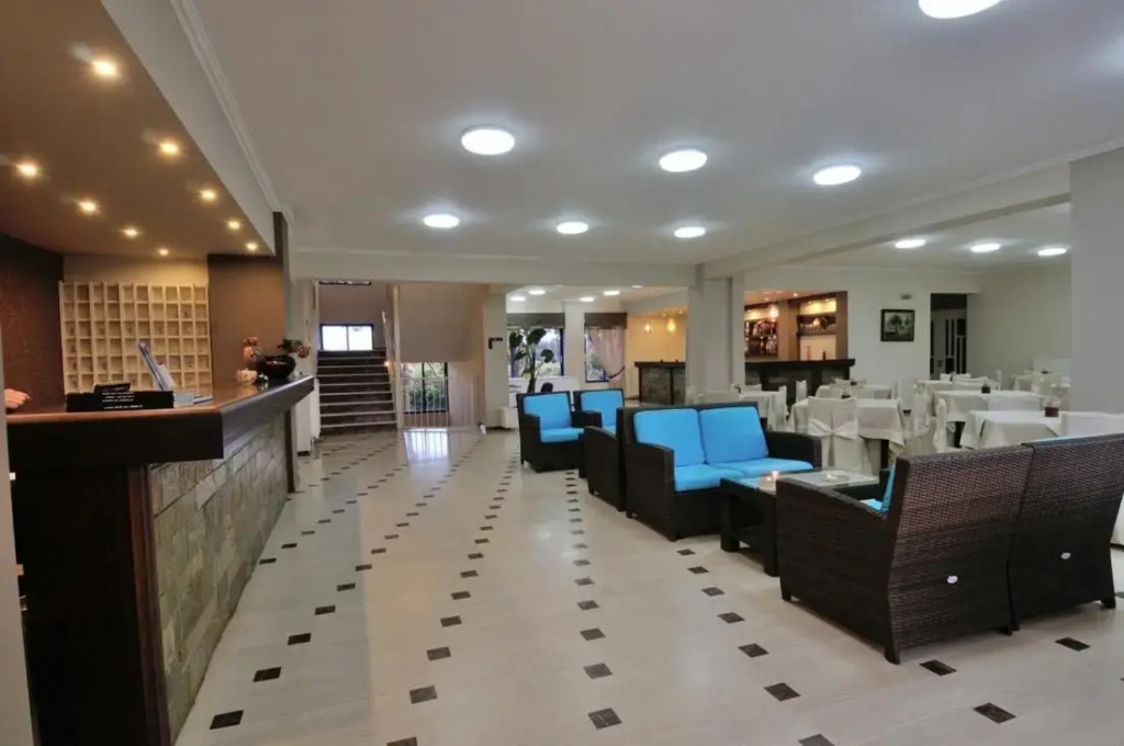 Lintzi Hotel
