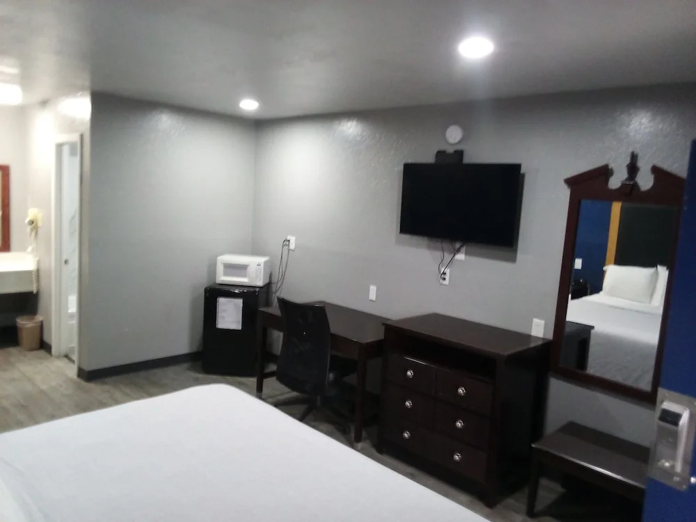 Coachmans Inn & Suites