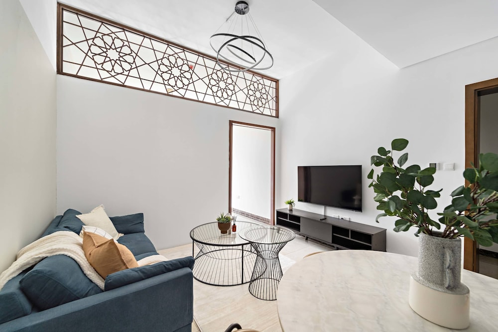 Silkhaus 1BR BIG Studio Space Pantheon Blvd