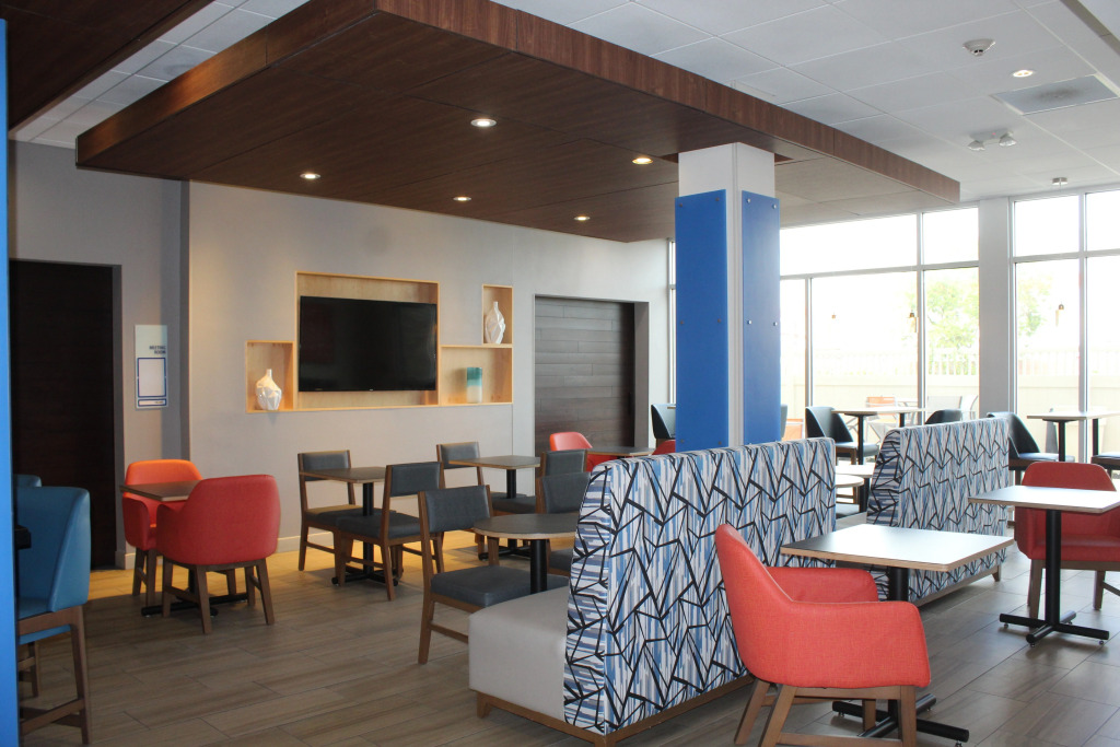 Holiday Inn Express & Suites - Roswell by IHG