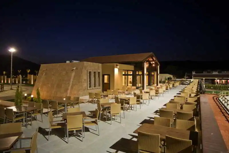 Konvoy Hotel & Country Club